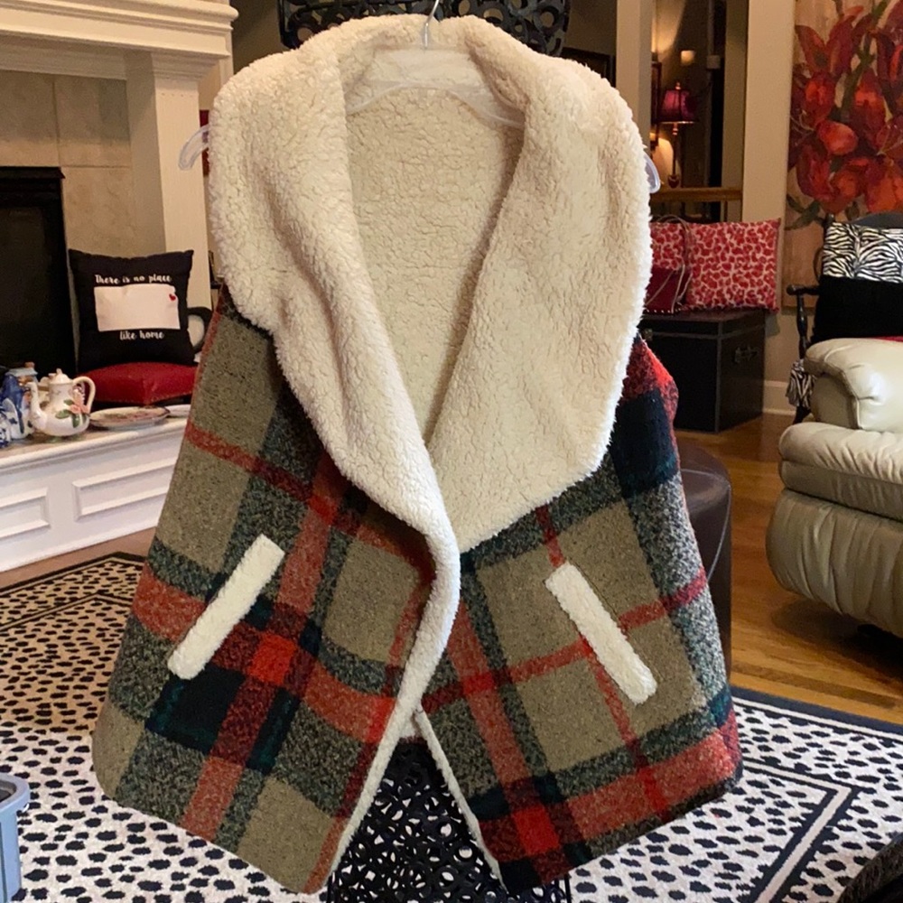 Warm reversible tan/black/red plaid vest one size